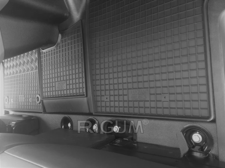 b64c81667fe1409de2bd4ed630eab8ce.jpg